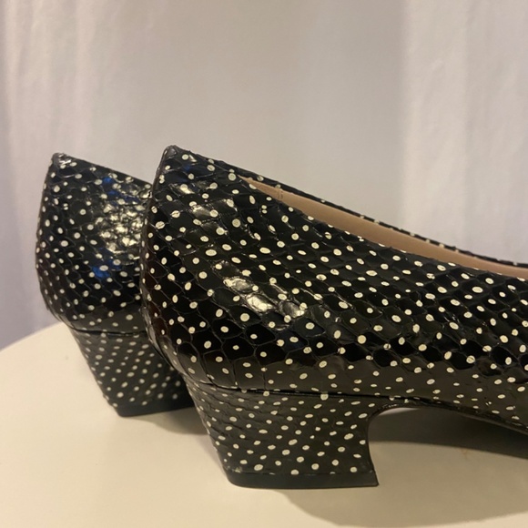 snakeskin leather polka-dot Parisian styled low heels - Picture 2 of 9
